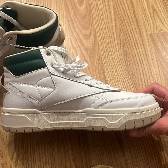 Reebok Hightops New with tag size 9 - Picture 4 of 10